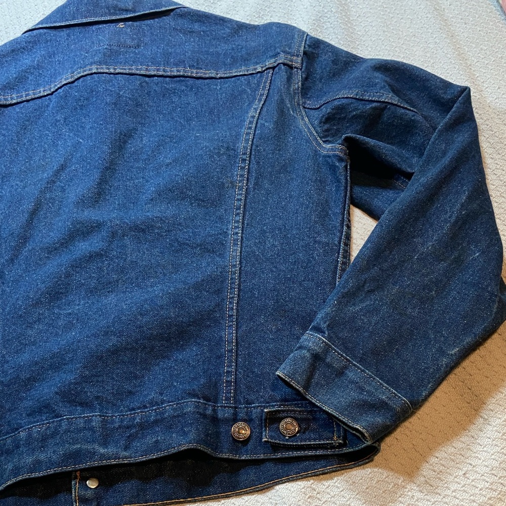 Men’s Dark Blue Denim Jacket by Levi Brand. - Picture 14 of 16